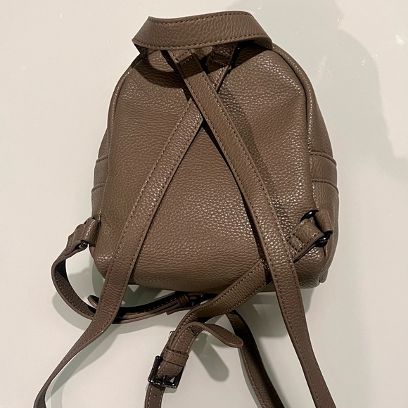 army green steve madden backpack - Picture 4 of 5